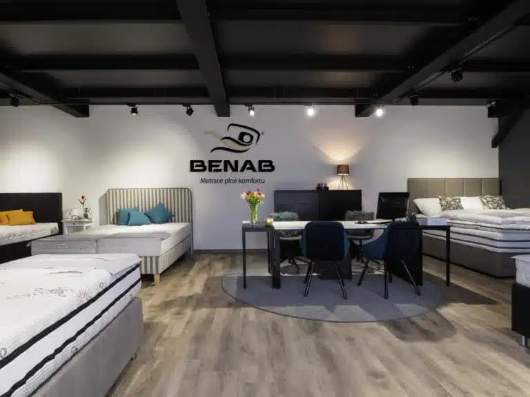 showroom-s-logom-scaled.jpg